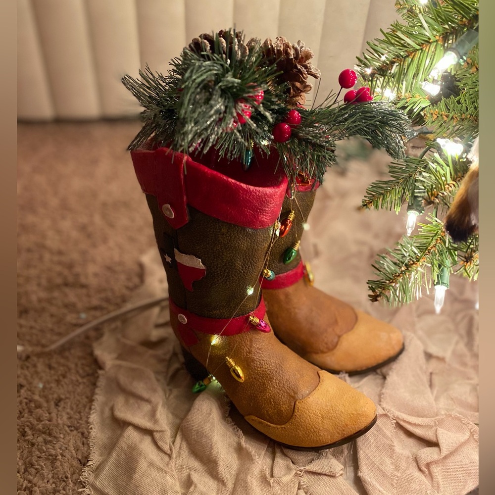 Texas Cowboy Boot Light-up Christmas Decor - Picture 6 of 7